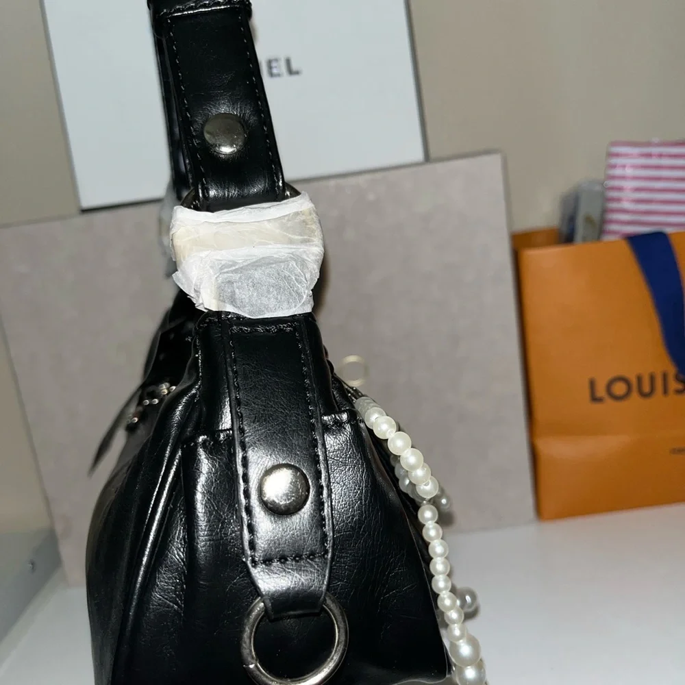 Black Glossy Shoulder Bag - Picture 4 of 6